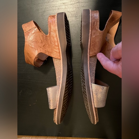 Sofft Women's Leather Bali Ankle Strap Sandals in the Color Luggage/Bronze - Picture 11 of 16